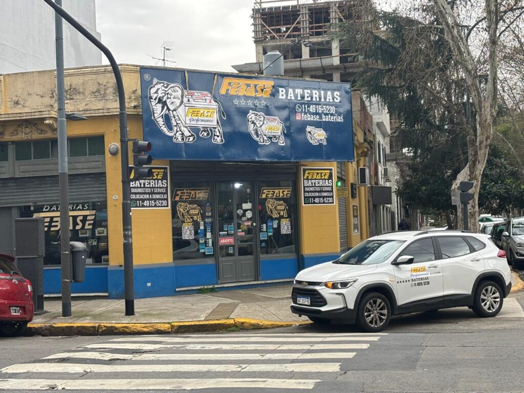 Imagen negocio Febase Baterías con camioneta incluida