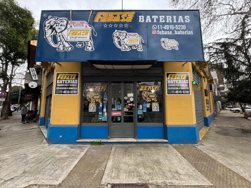 Frente del local de FEBASE Baterías